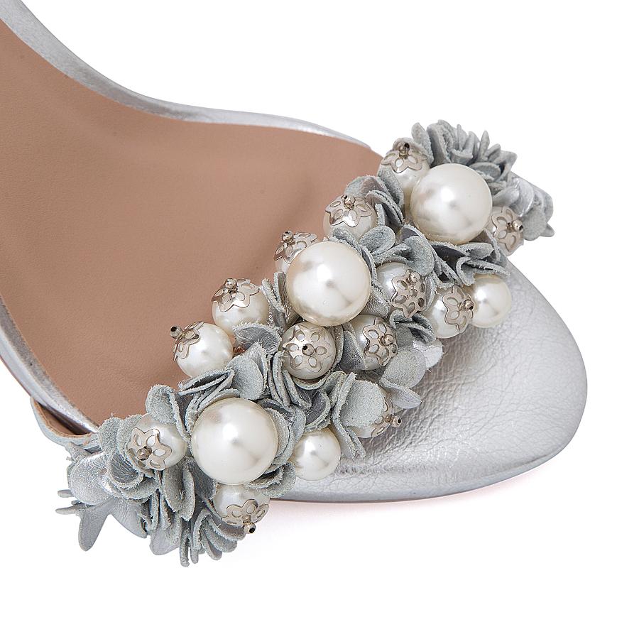 SANDALIA CON PERLAS