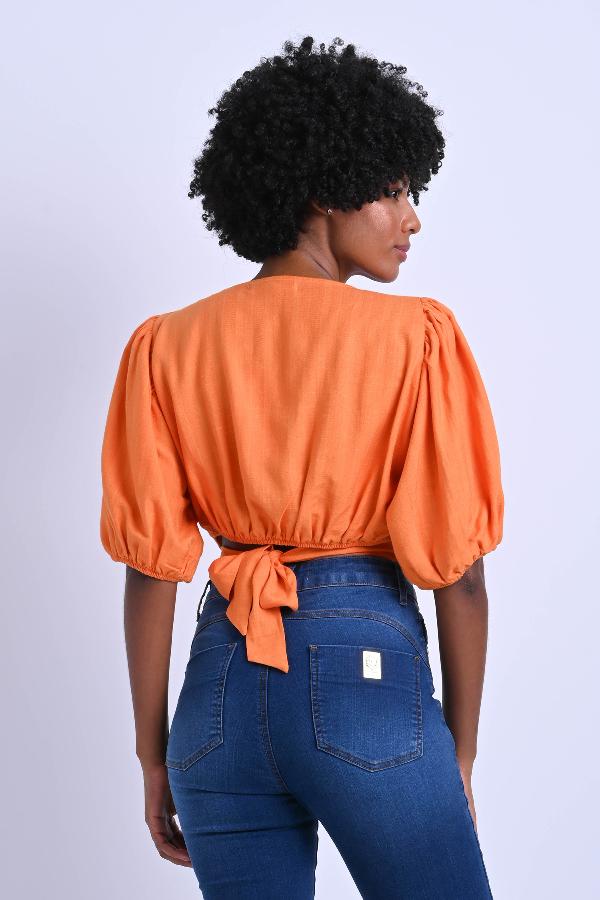 BLUSA CROPPED CON CINTA LAZO