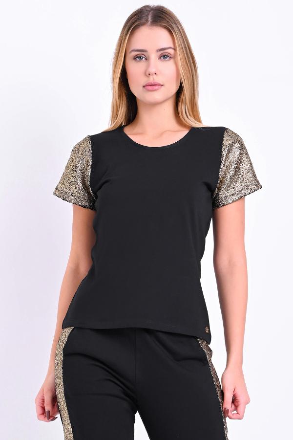 T-SHIRT CON MANGA DIFERENCIADA