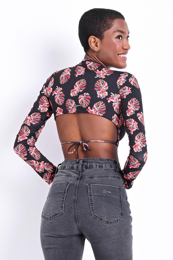 BLUSA CROPPED CON AMARRE