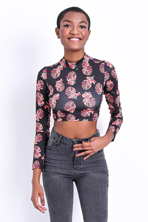 BLUSA CROPPED CON AMARRE