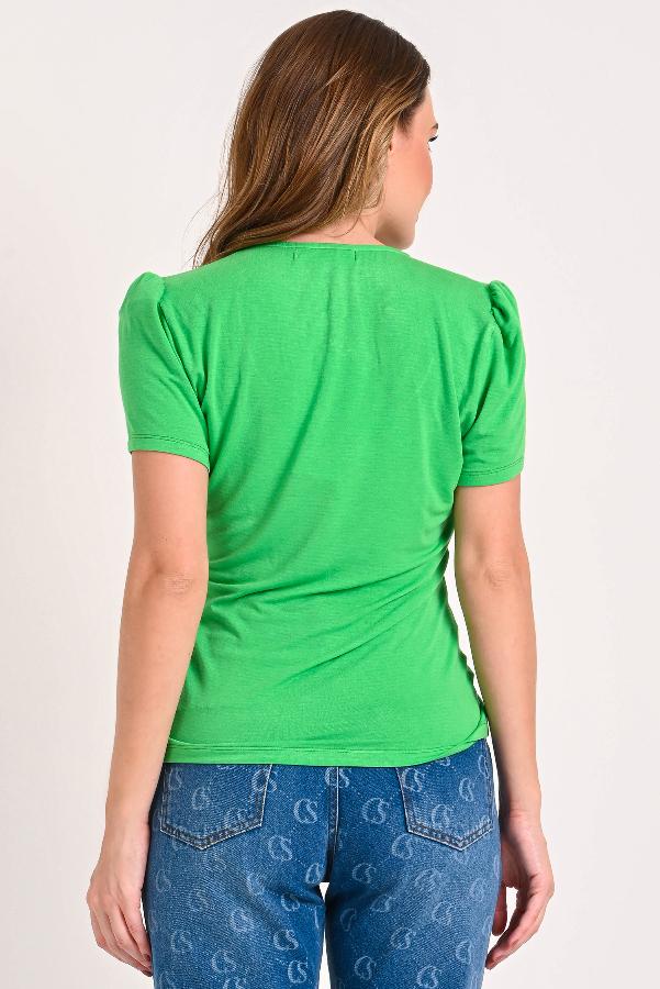 T- SHIRT BASICA DECOTE QUADRADO CARMEN STEFFENS ALTO VERANO 2023