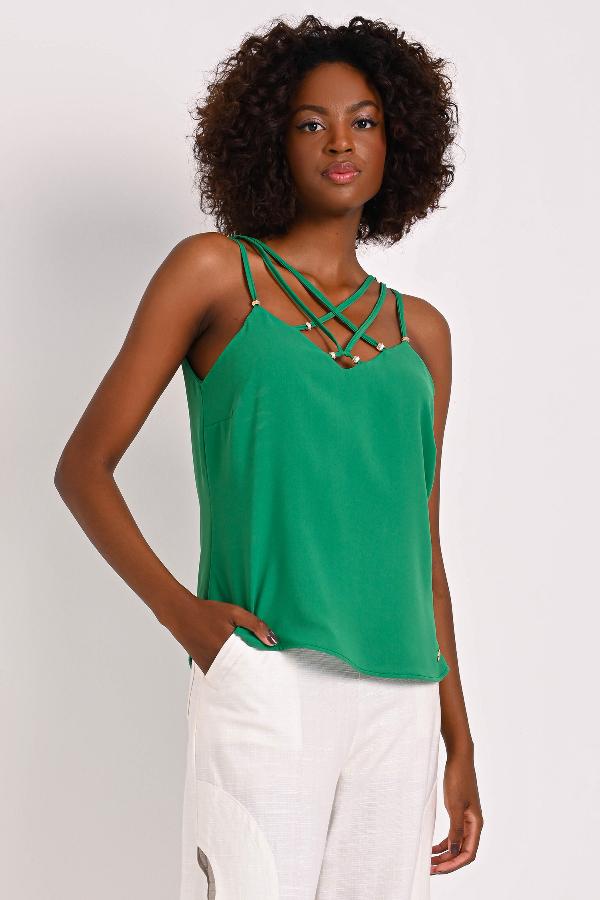 MUSCULOSA CON ESCOTE ENTRELAZADO