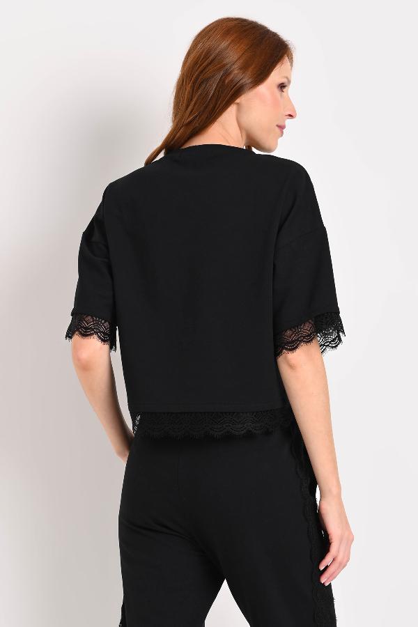 BLUSA CROPPED CON ENCAJE