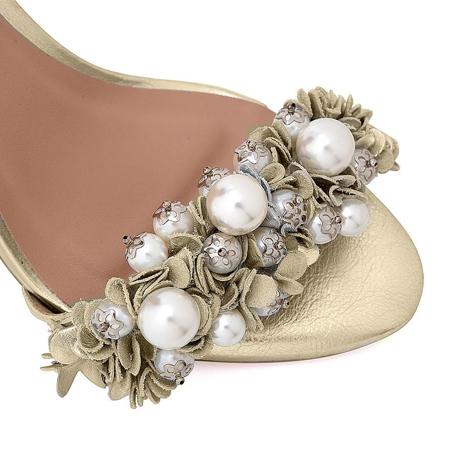SANDALIA CON PERLAS