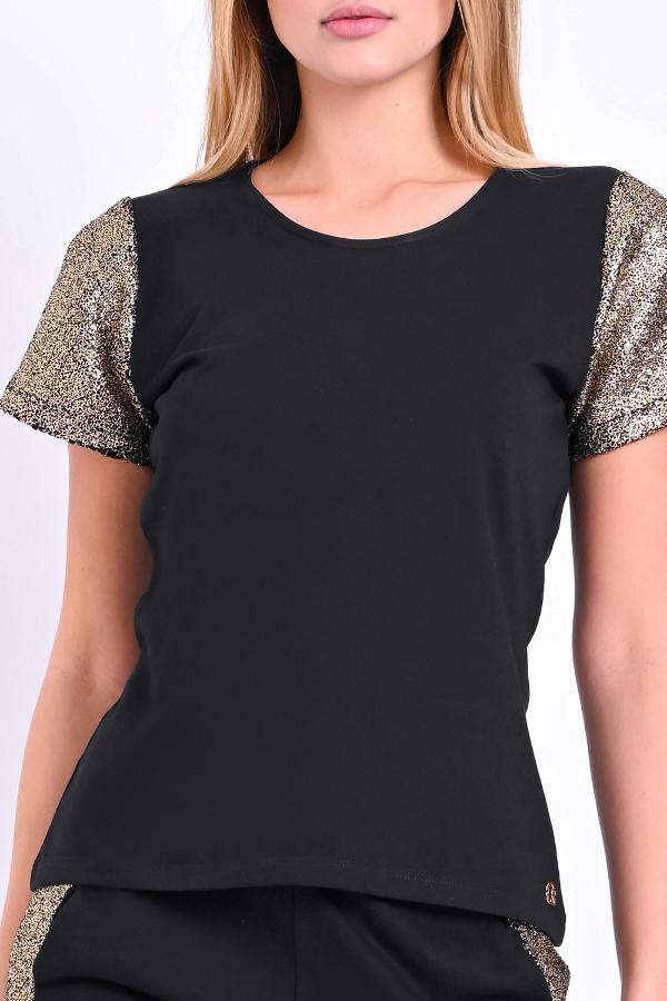 T-SHIRT CON MANGA DIFERENCIADA