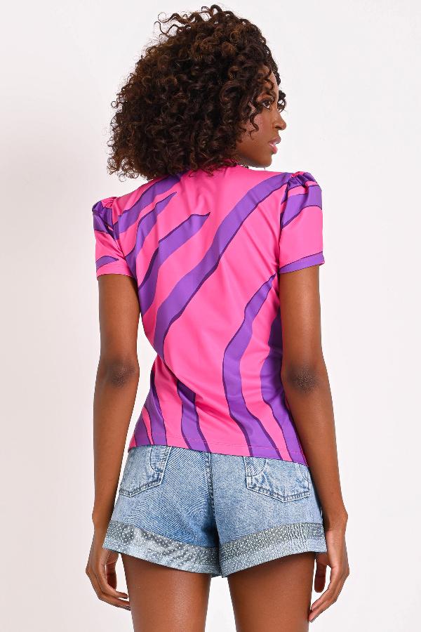 T-SHIRT BASICA ESCOTE  CARMEN STEFFENS ALTO VERANO 2026